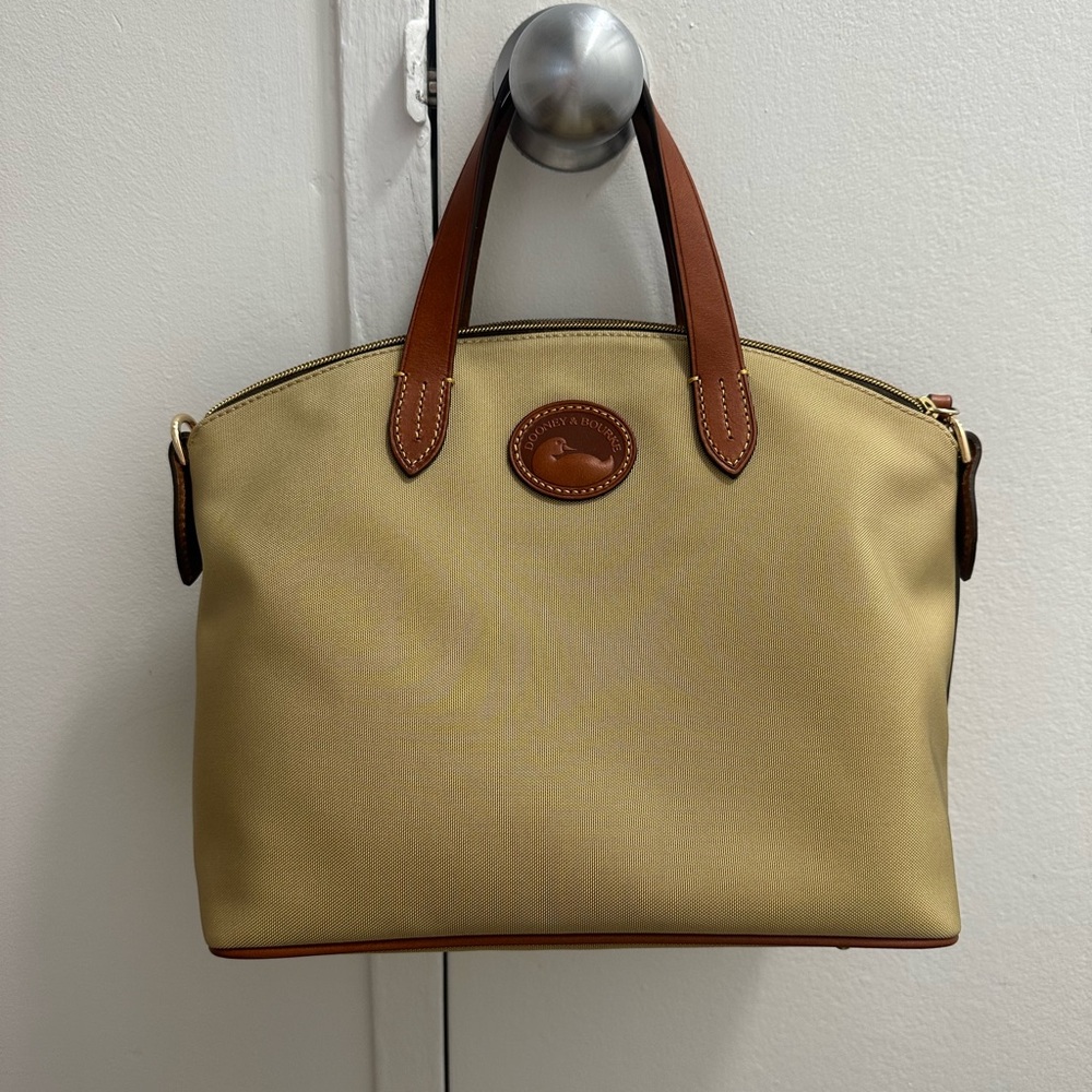 NWOT Dooney and Bourke Tan Handbag with Brown Handles